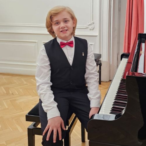 Eric - Maximilian Laszlo
